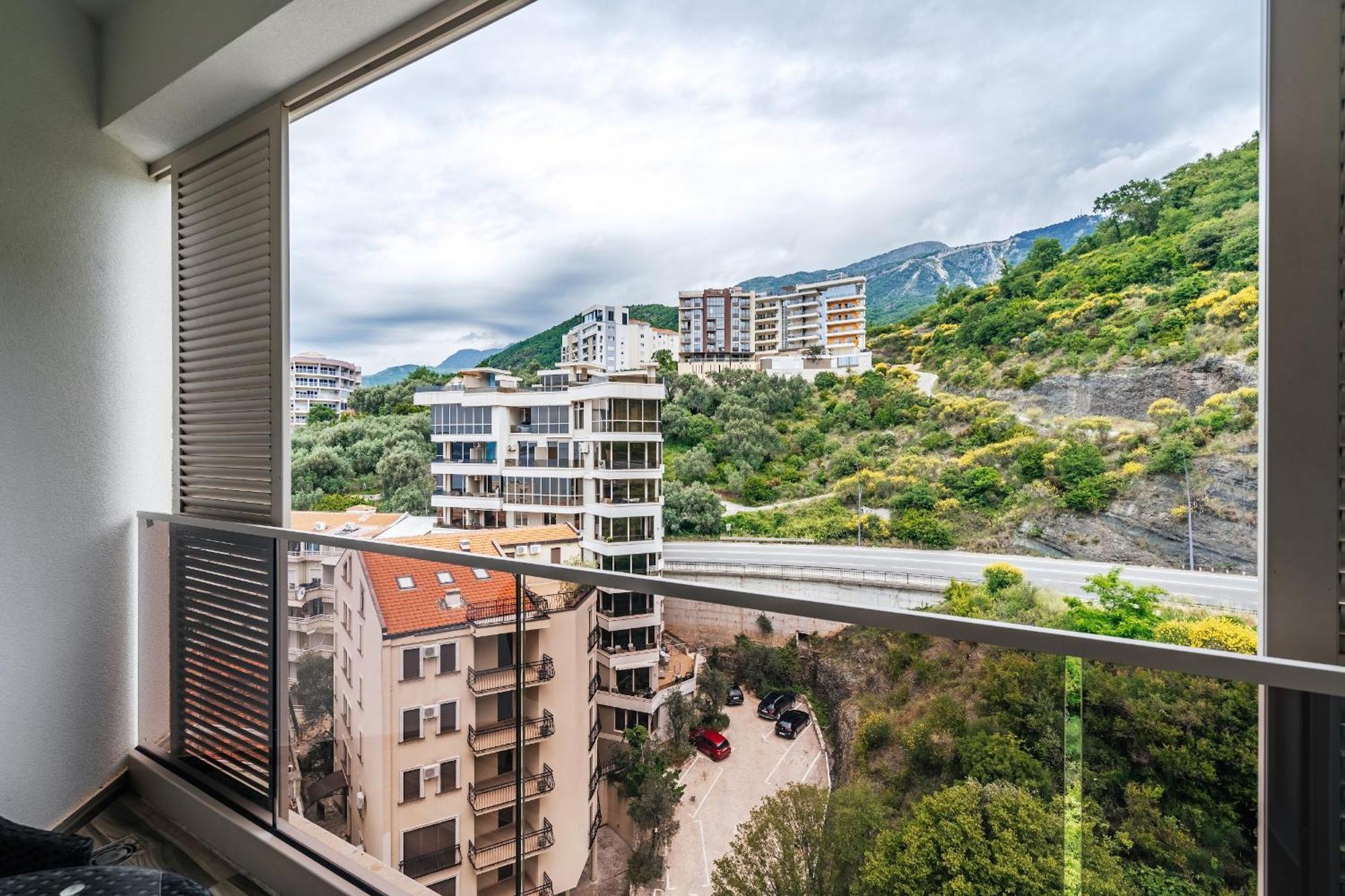 Aura Tower Aparments By In Property Rafailovici Ngoại thất bức ảnh