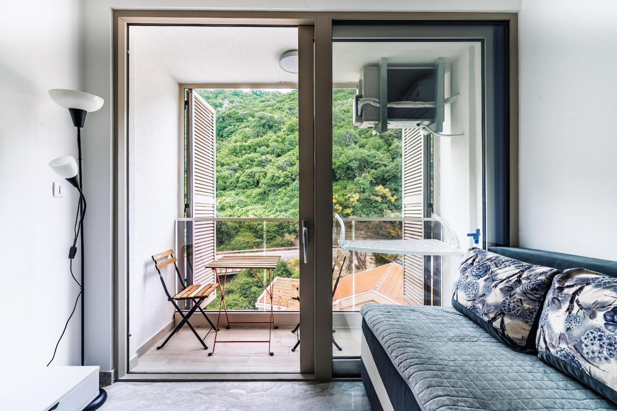 Aura Tower Aparments By In Property Rafailovici Ngoại thất bức ảnh