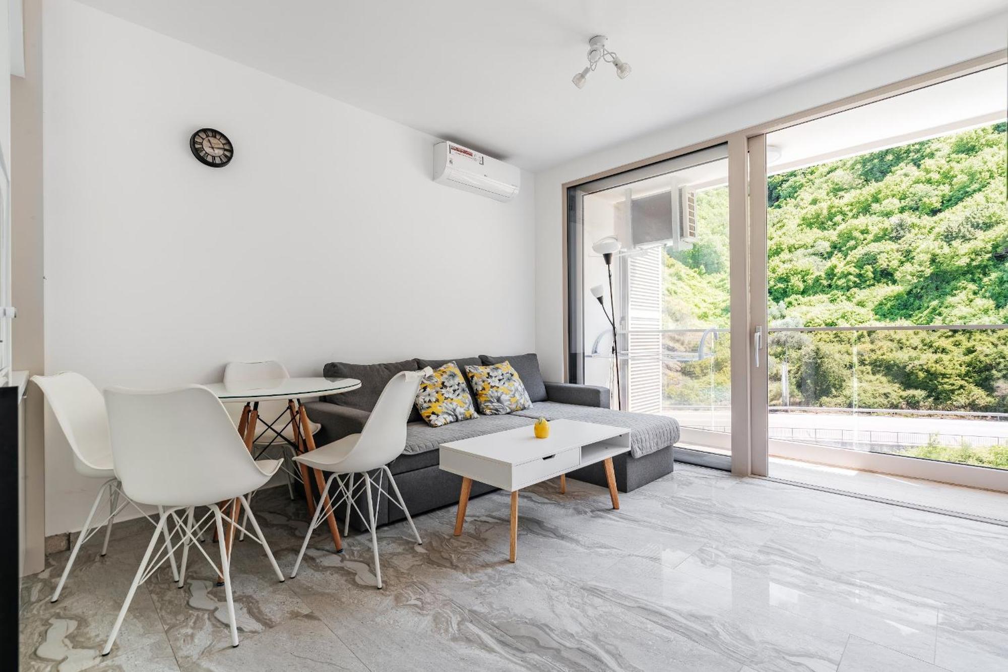 Aura Tower Aparments By In Property Rafailovici Ngoại thất bức ảnh