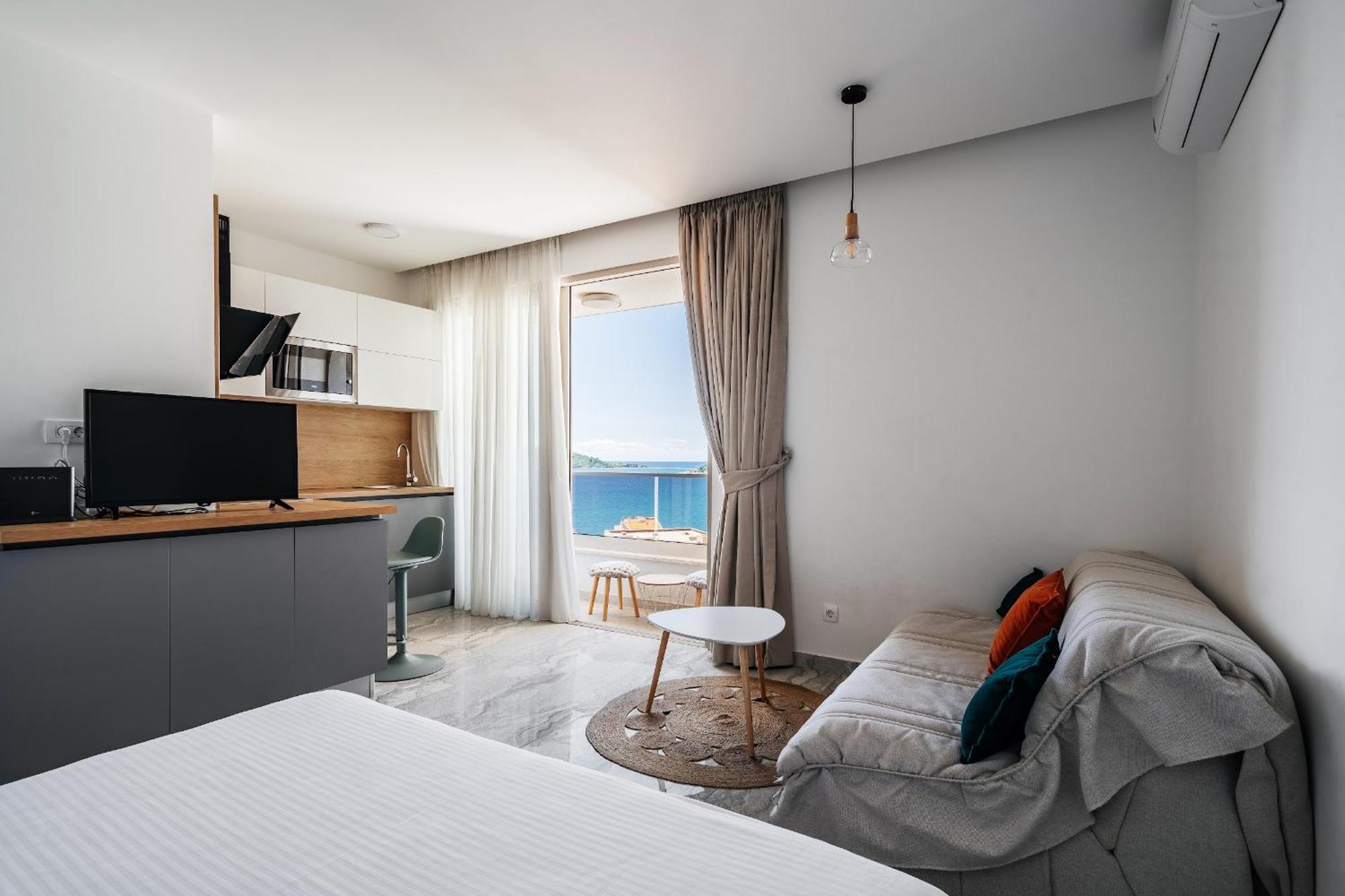 Aura Tower Aparments By In Property Rafailovici Ngoại thất bức ảnh